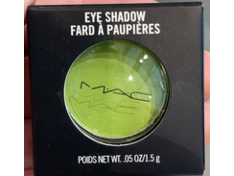 MAC single eyeshadow, What’s The Wifi, 0.5 oz/1.5 g