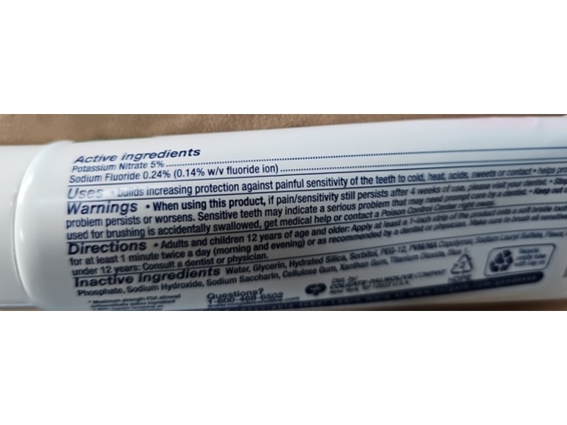 Colgate Maximum Strength Sensitive Whitening Toothpaste, Fresh Mint, 6 oz/170 g, Pack Of 3