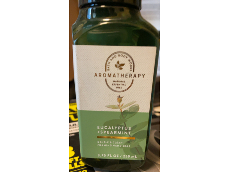 Bath & Body Works Aromatheraphy Gentle & Clean Foaming Hand Soap, Eucalyptus + Spearmint, 8.75 fl oz/259 mL