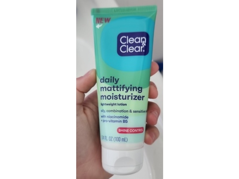 Clean & Clear Daily Mattifying Moisturizer, Shine Control, 34 fl oz/100 mL