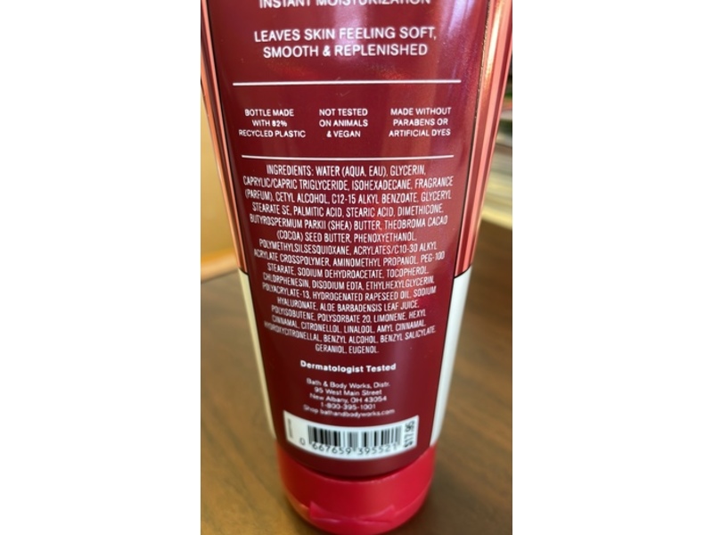 Bath & Body Works Ultimate Hydration Body Cream, Winter Candy Apple, 8 oz/ 226 g