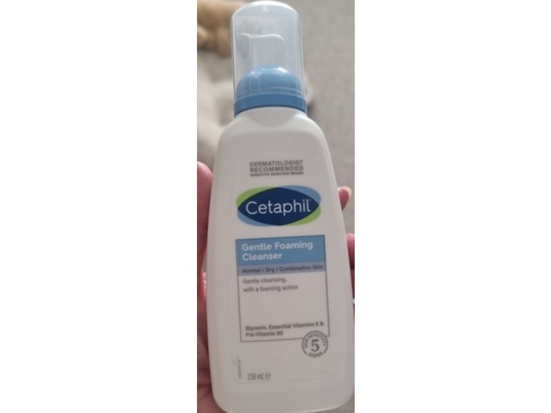 Cetaphil Gentle Foaming Cleanser, 236 mL.