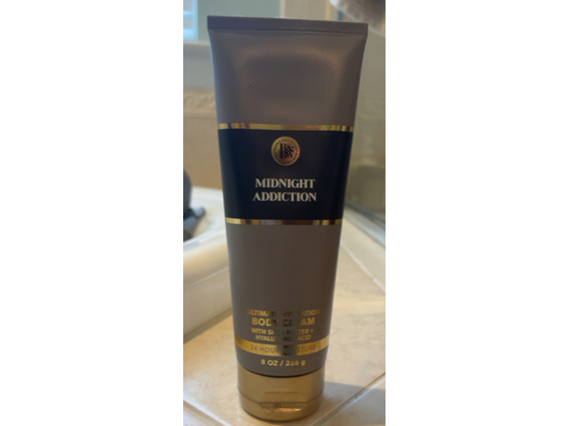 Bath & Body Works Ultimate Hydration Body Cream, Midnight Addiction, 8 oz/226 g