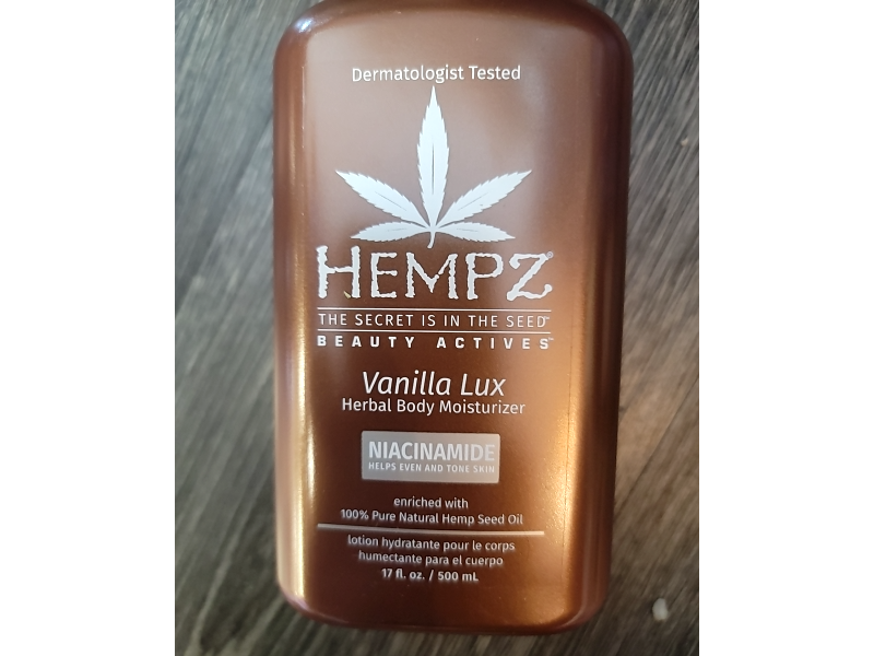 Hempz Vanilla Lux Herbal Body Moisturizer, Niacinamide, 17 fl oz/500 mL