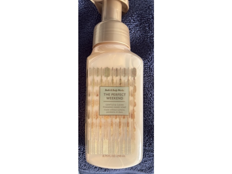 Bath & Body Works Gentle & Clean Foaming Hand Soap, The Perfect Weekend, 8.75 fl oz/ 259 mL