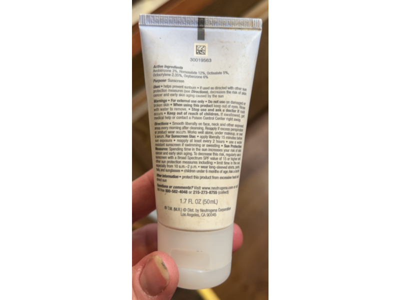 Neutrogena Healthy Defense Daily Moisturizer Sunscreen, SPF 30, 1.7 fl oz / 50 mL