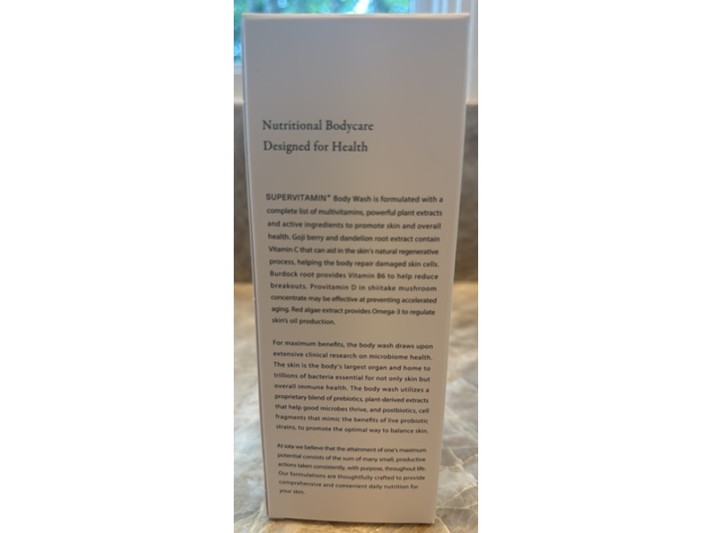 Iota Supervitamin+ Body Wash, Eucalyptus Leaf + Lemon Rind, 10 fl oz/300 mL