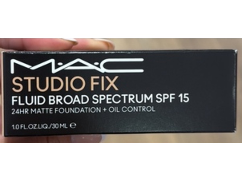 M.A.C. Cosmetics Studio Fix Fluid 24Hr Matte Foundation + Oil Control, SPF 15, C4, 1 fl oz/30 mL