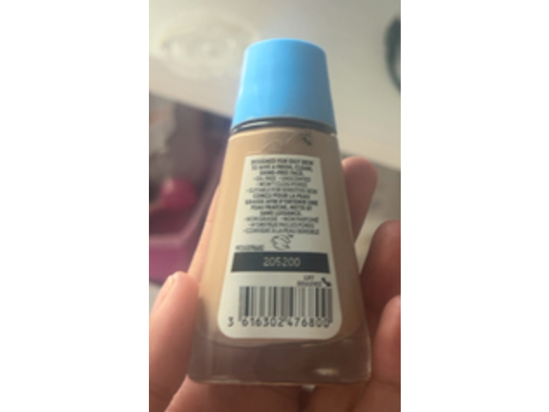Covergirl Clean Matte Liquid Foundation, 553 Sand Beige, 1 fl oz/30 mL