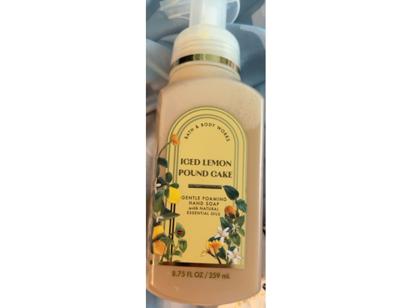 Bath & Body Works Iced Lemon Pound Cake Gentle Foaming Hand Soap, 8.75 fl oz/259 mL