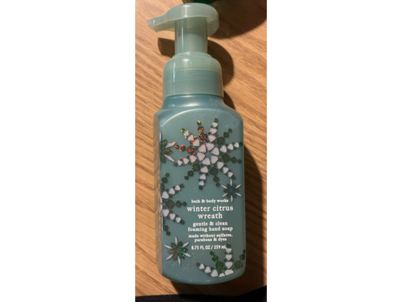 Bath & Body Works Winter Citrus Wreath Foaming Hand Soap, 8.75 fl oz/259 mL