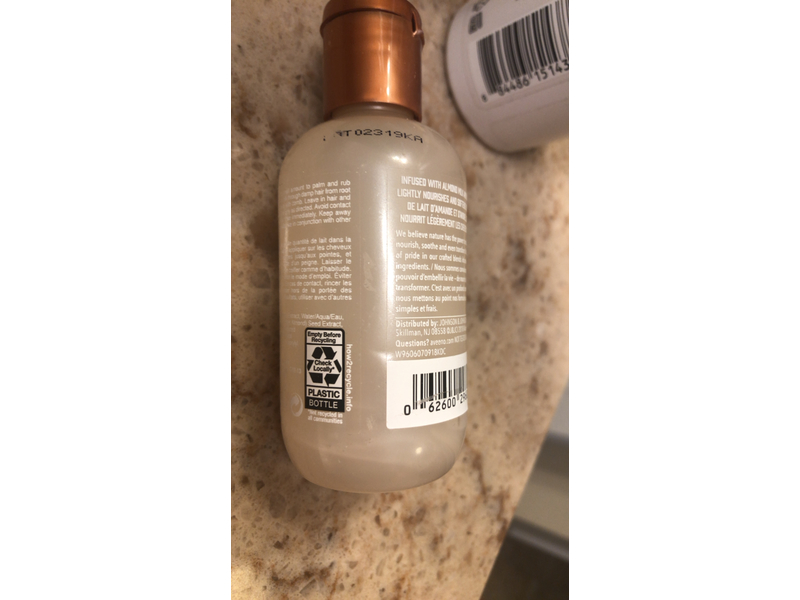 Aveeno Daily Moisture Shampoo, Oatmilk Blend, 3.3 fl oz/97 mL
