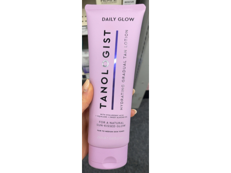 Tanologist Daily Glow Hydrating Gradual Tan Lotion, Fair to Medium, 8.45 fl oz/250 mL