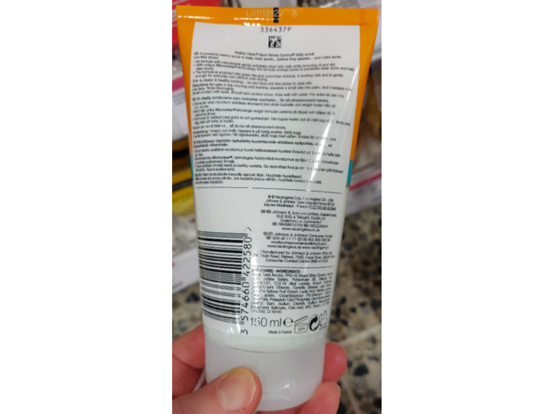 Neutrogena Visibly Clear Spot Stress Control Daily Scrub, 150 mL
