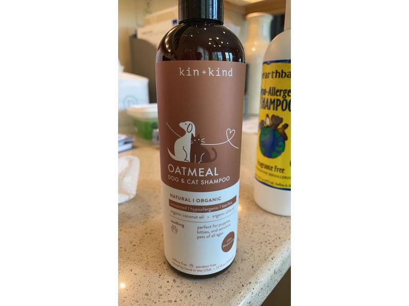 kin+kind Oatmeal Shampoo for Dogs & Cats, 12 fl oz/354 mL