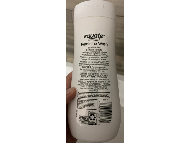 Equate Feminine Wash, Sensitive Skin, 15 fl oz/444 mL
