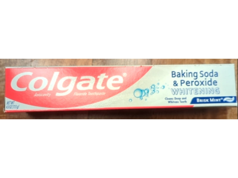 Colgate Anticavity Whitening Fluoride Toothpaste, Brisk Mint, 4.0 oz/113 g