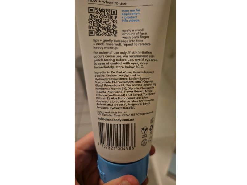 Nobody's Nobody Face Wash, Niacinamide + Vitamin B5 + Aloe Vera & Chamomile Extract, 150 mL