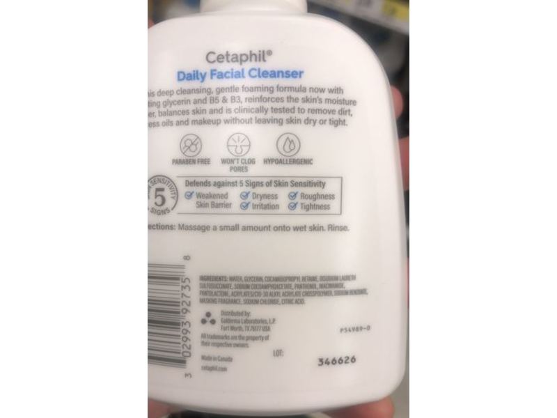 Cetaphil Daily Facial Cleanser, Oily, Sensitive Skin, Hydrating Glycerin & Essential Vitamins B5 & B3, 8 fl oz/237 mL