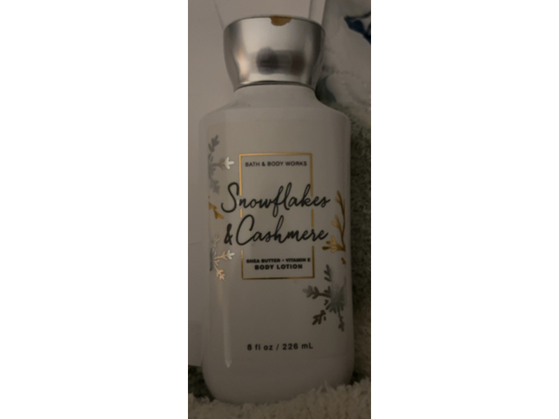 Bath & Body Works Body Lotion, Snowflakes & Cashmere, 8 fl oz/226 mL