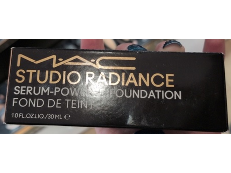 M.A.C Studio Radiance Serum-Powered Foundation, NW20, 1 fl oz/30 mL