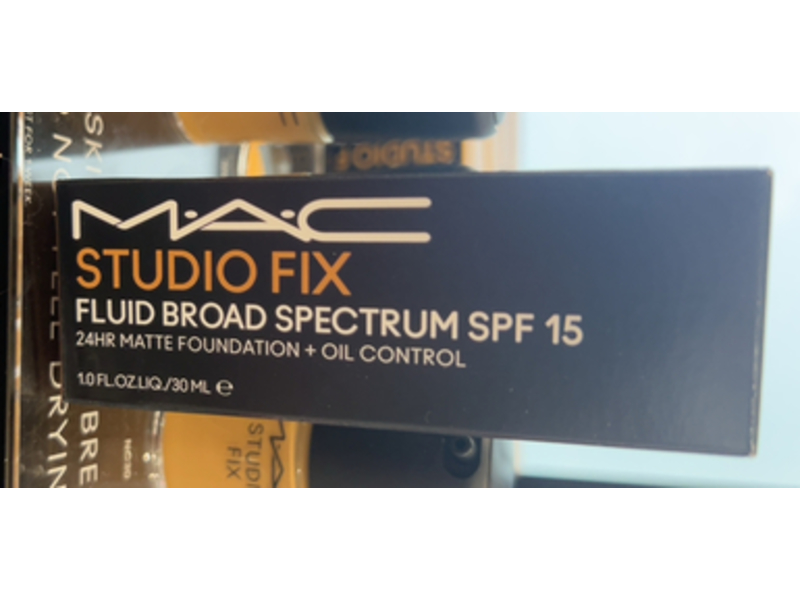 M.A.C Studio Fix Fluid Matte Foundation + Oil Control, SPF 15, NW25, 1.0 fl oz/30 mL