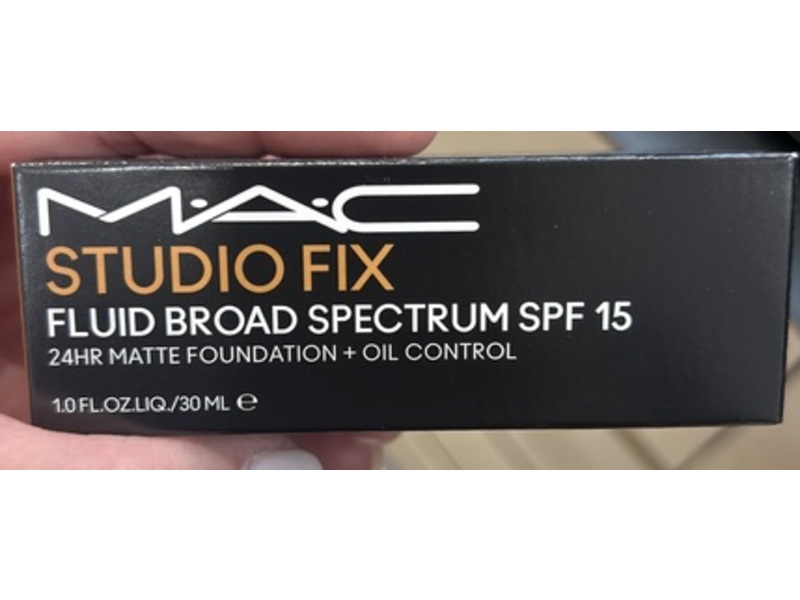 M.A.C Studio Fix Fluid Foundation, SPF 15, NC45, 1.0 fl oz/30 mL