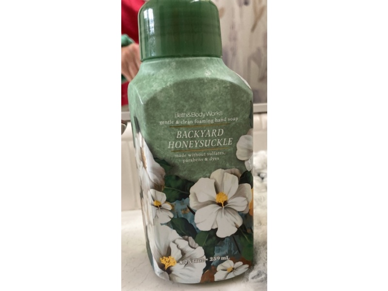 Bath & Body Works Gentle & Clean Foaming Hand Soap, Backyard Honeysuckle, 8.75 fl oz/259 mL