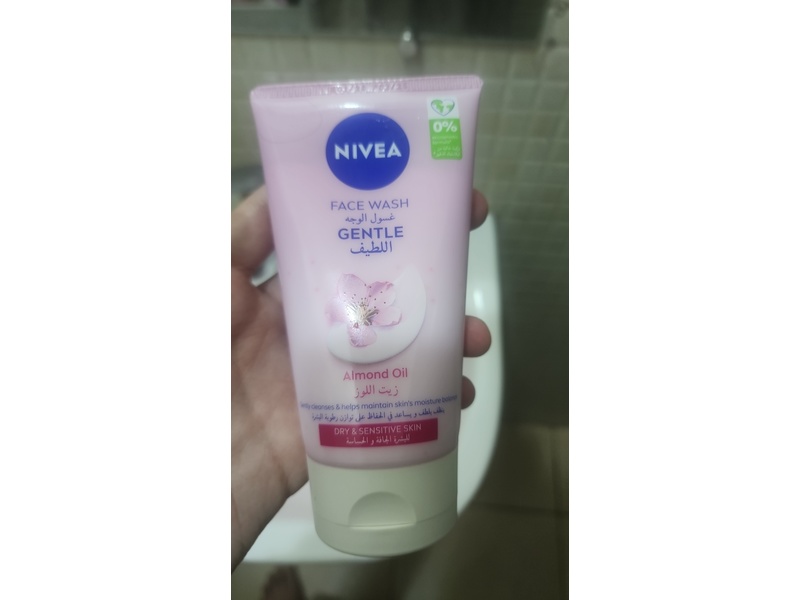 Nivea Gentle Face Wash, Almond Oil, 150 mL