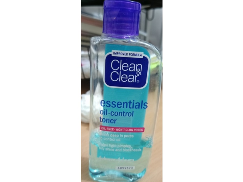 Clean & Clear Essentials Oil-Control Toner, 100 mL