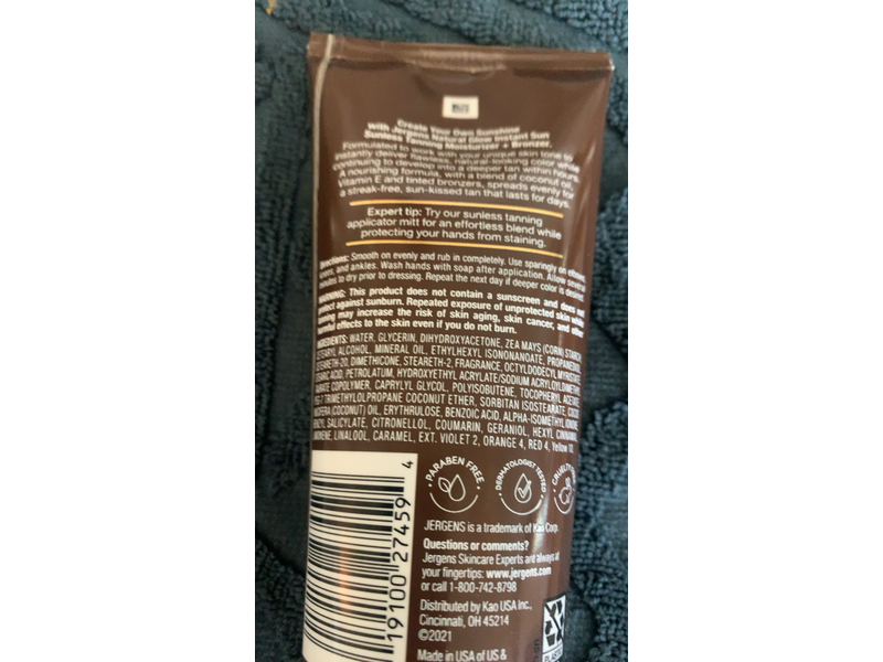 Jergens Natural Glow Instant Sunless Tanning Moisturizer + Bronzer, Deep Bronzer, Coconut Oil + Vitamin E, 6 fl oz/177 mL