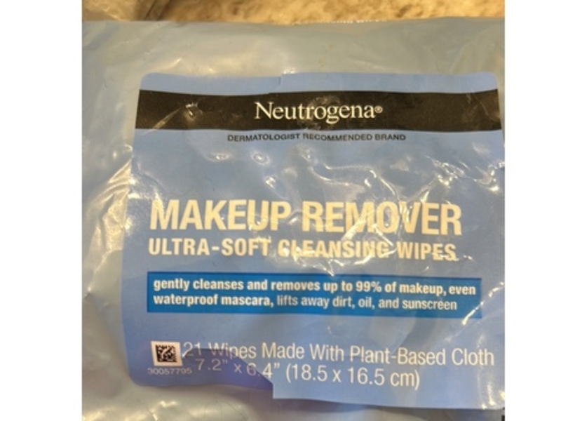 Neutrogena Makeup Remover Ultra-Soft Cleansing Wipes, 21 Count