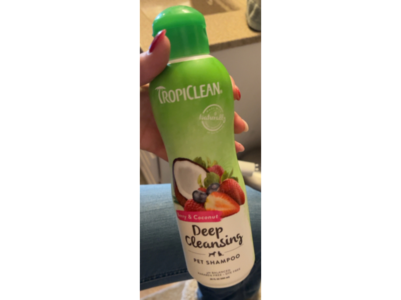 TropiClean Deep Cleansing Pet Shampoo, Berry & Coconut, 20 fl oz/592 mL
