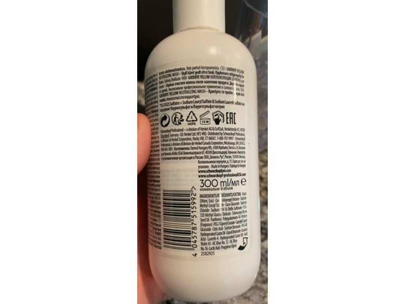 Schwarzkopf Goodbye Yellow Neutralizing Wash Shampoo, 10.1 oz/300 mL