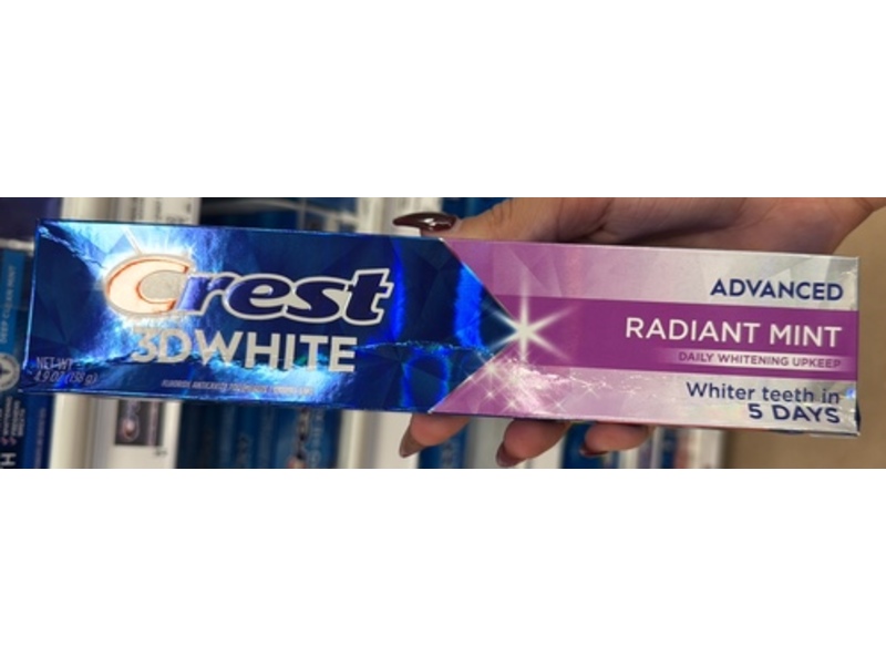 Crest 3D White Fluoride Anticavity Toothpaste, Radiant Mint, 4.9 oz/138 g