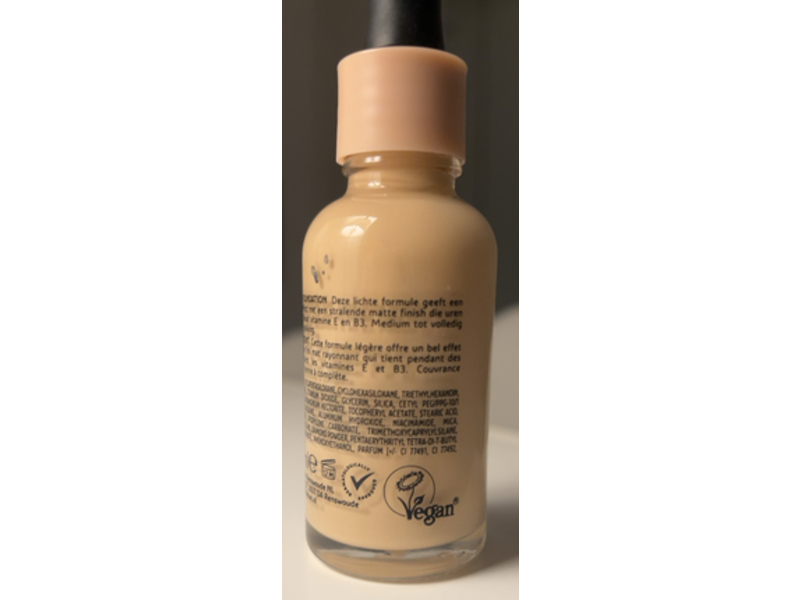 Kruidvat Stay With Me Radiant Matte Serum Foundation, SPF 15, 10 W Fairy Nude, 30 mL