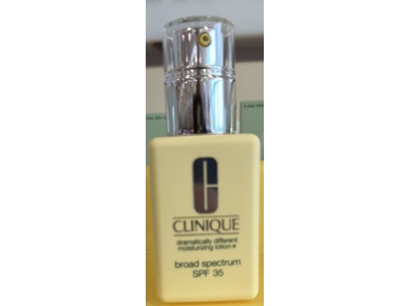 Clinique Dramatically Different Moisturizing Lotion+, SPF 35, 2.5 fl oz/75 mL