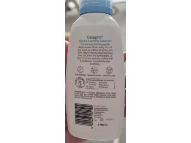 Cetaphil Gentle Foaming Cleanser, 236 mL.