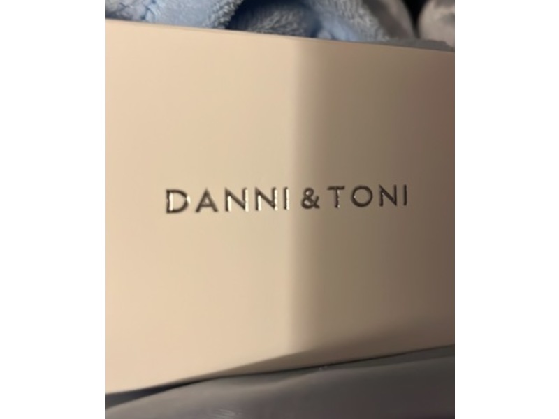 Danni & Toni Semi Cured Classic French Tip Gel Nail Strips, Crystal Frost, 28 Count