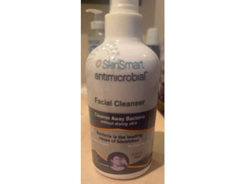 SkinSmart Antimicrobial Facial Cleanser, 8 fl oz/236 mL