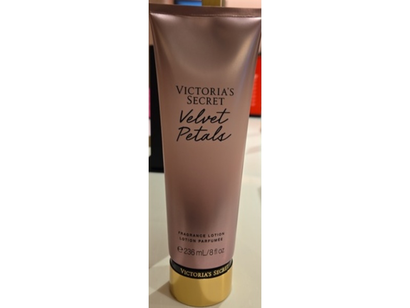 Victoria's Secret Fragrance Lotion, Velvets Petals, 8 fl oz/236 mL