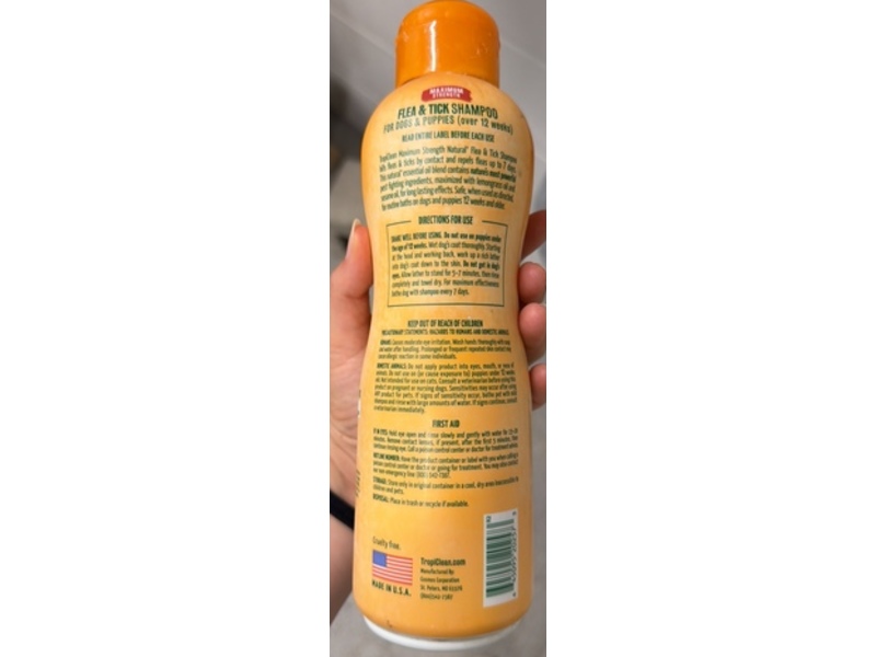 Tropiclean Natural Flea & Tick Dog Shampoo, Fresh Scent, 20 fl oz/592 mL