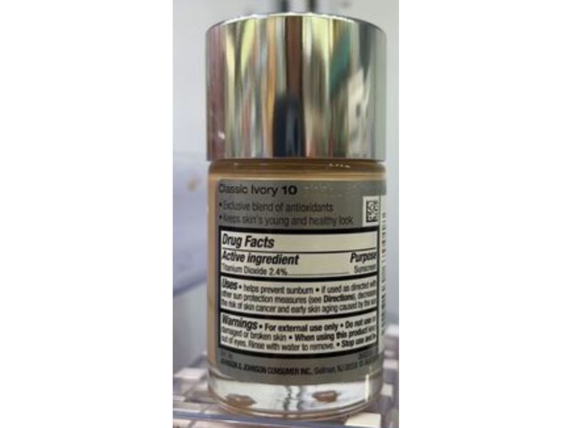 Neutrogena Healthy Skin Liquid Makeup, SPF 20, 10 Classic Ivory, 1 fl oz/30 mL