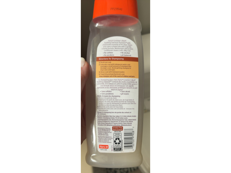 Hartz Extra Gentle Soothing Oatmeal Shampoo, Buttermilk Scent, 18 fl oz/532 mL