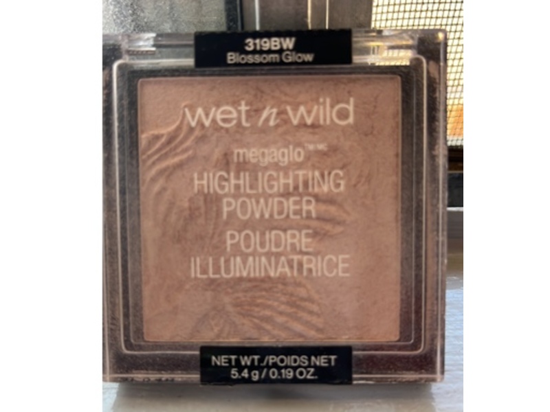 Wet n Wild Highlighting Powder, 319 BW Blossom Glow, 0.19 oz/5.4 g