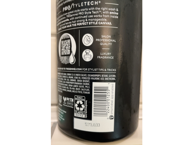 TRESemme Ultimate Moisture Shampoo, Glycerin & Hyaluronic, 39 fl oz/1.15 L