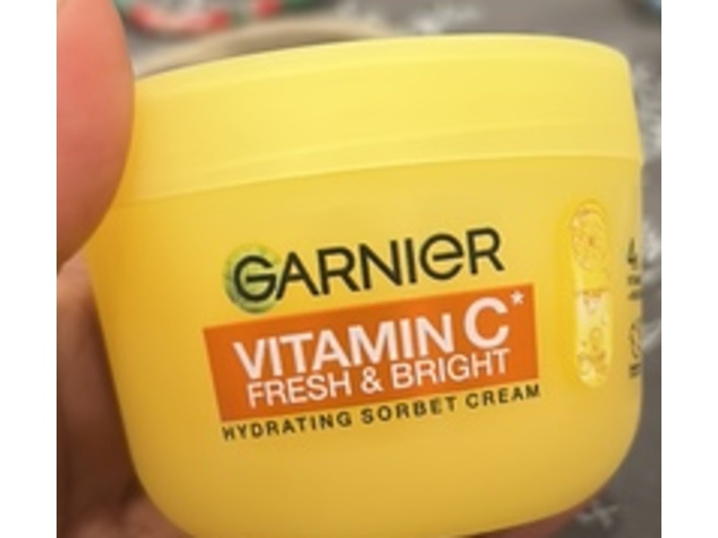 Garnier Fresh & Bright Hydrating Sorbet Cream, Vitamin C, 85 mL