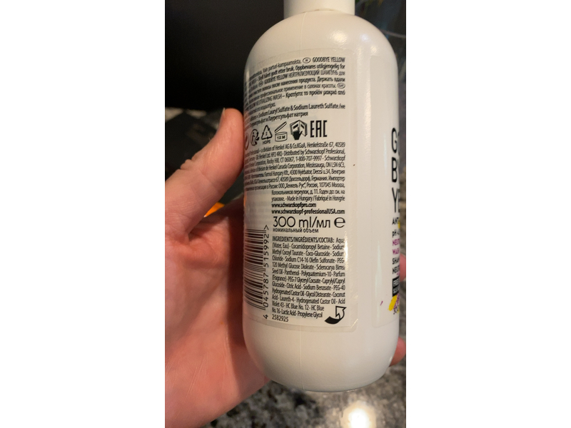 Schwarzkopf Goodbye Yellow Neutralizing Wash Shampoo, 10.1 oz/300 mL