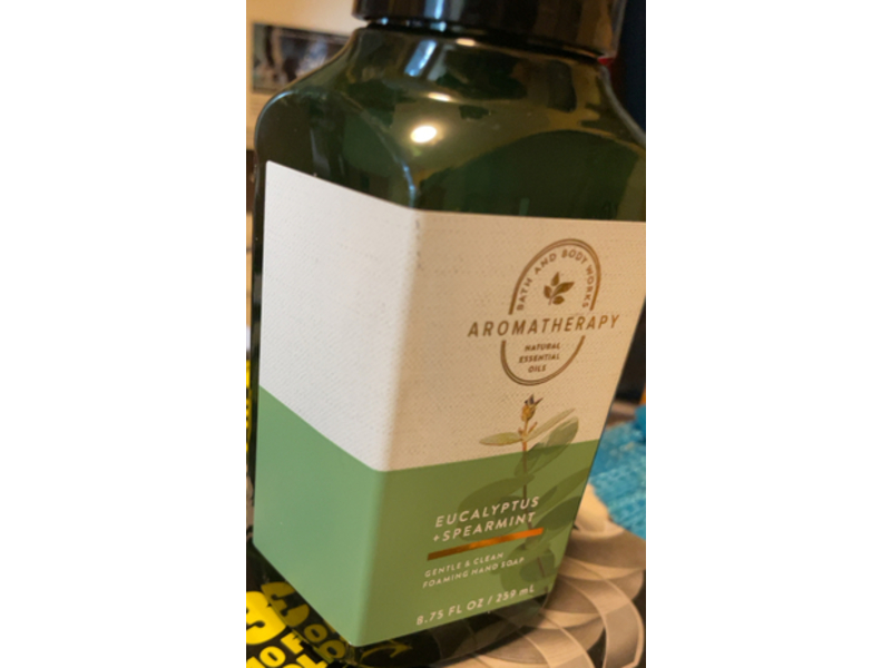 Bath & Body Works Aromatheraphy Gentle & Clean Foaming Hand Soap, Eucalyptus + Spearmint, 8.75 fl oz/259 mL