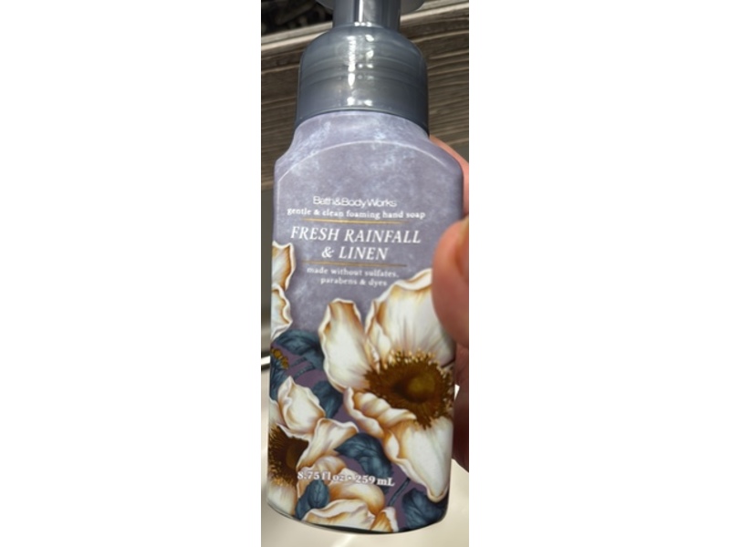 Bath & Body Works Gentle & Clean Foaming Hand Soap, Fresh Rainfall & Linen, 8.75 fl oz/259 mL